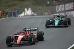 Foto zur News: Charles Leclerc (Ferrari) und Fernando Alonso (Aston Martin)