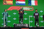 Foto zur News: Fernando Alonso (Aston Martin), Max Verstappen (Red Bull) und Pierre Gasly (Alpine)