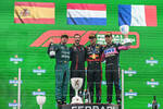Foto zur News: Fernando Alonso (Aston Martin), Max Verstappen (Red Bull) und Pierre Gasly (Alpine)