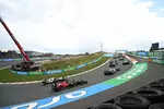 Foto zur News: Guanyu Zhou (Alfa Romeo), Esteban Ocon (Alpine) und Yuki Tsunoda (AlphaTauri)