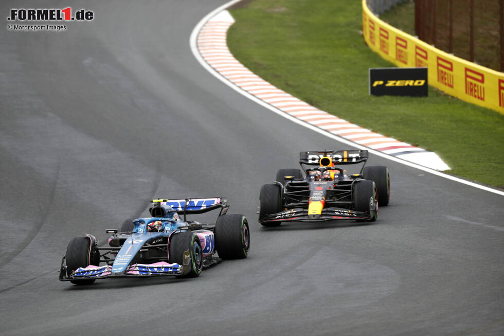 Foto zur News: Pierre Gasly (Alpine) und Max Verstappen (Red Bull)