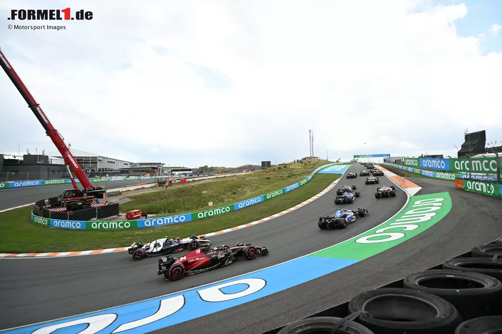 Foto zur News: Guanyu Zhou (Alfa Romeo), Esteban Ocon (Alpine) und Yuki Tsunoda (AlphaTauri)