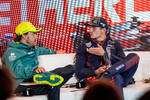 Foto zur News: Max Verstappen (Red Bull) und Fernando Alonso (Aston Martin)