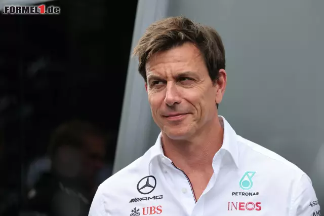 Foto zur News: Formel-1-Liveticker: Vettel fährt 