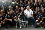 Foto zur News: Christian Horner, Max Verstappen (Red Bull), Helmut Marko und Sergio Perez (Red Bull)