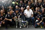 Foto zur News: Christian Horner, Max Verstappen (Red Bull), Helmut Marko und Sergio Perez (Red Bull)