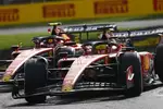 Foto zur News: Charles Leclerc (Ferrari) und Carlos Sainz (Ferrari)