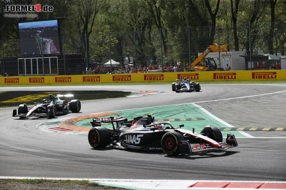 Foto zur News: Nico Hülkenberg (Haas), Valtteri Bottas (Alfa Romeo) und Logan Sargeant (Williams)