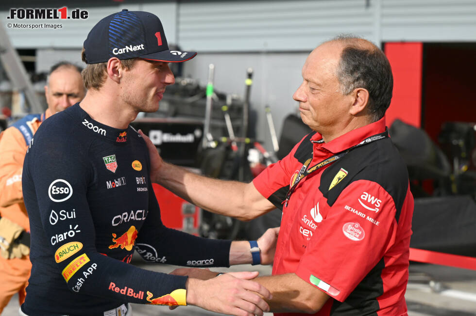 Foto zur News: Max Verstappen (Red Bull) und Frederic Vasseur (Ferrari)