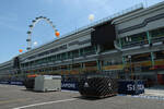 Foto zur News: Formel-1-Fracht in Singapur