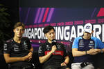 Foto zur News: Guanyu Zhou (Alfa Romeo), George Russell (Mercedes) und Logan Sargeant (Williams)