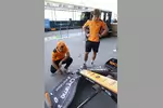 Foto zur News: Oscar Piastri (McLaren) und Lando Norris (McLaren)