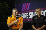 Foto zur News: Zak Brown (McLaren) und Günther Steiner (Haas)