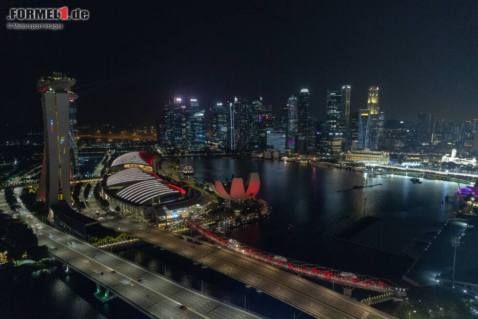 Foto zur News: Die Skyline von Singapur bei Nacht