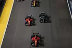 Foto zur News: Carlos Sainz (Ferrari), Charles Leclerc (Ferrari), George Russell (Mercedes) und Lando Norris (McLaren)