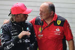 Foto zur News: Lewis Hamilton (Mercedes) mit Frederic Vasseur (Ferrari)