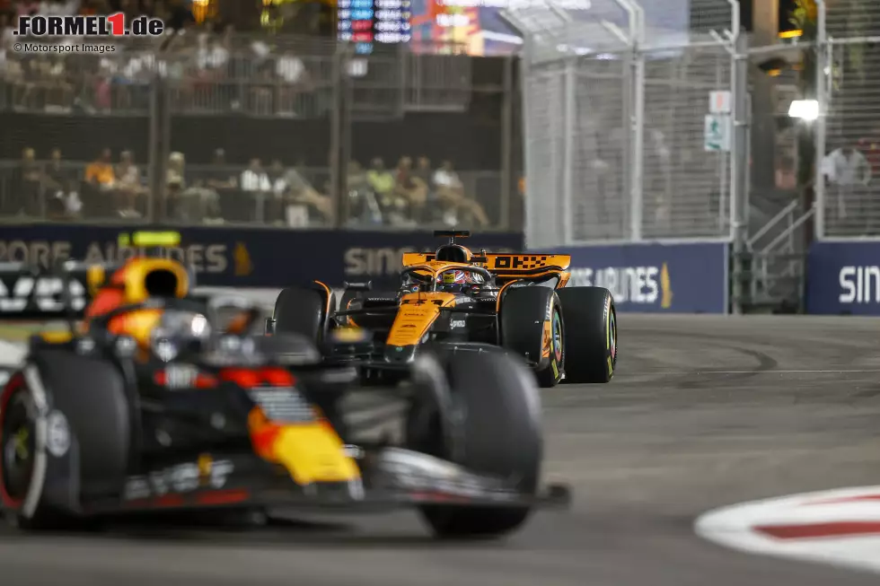 Foto zur News: Sergio Perez (Red Bull) und Oscar Piastri (McLaren)