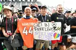 Foto zur News: Fans von Lewis Hamilton (Mercedes)