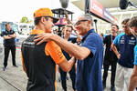 Foto zur News: Lando Norris (McLaren) und Stefano Domenicali