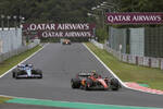 Foto zur News: Carlos Sainz (Ferrari) und Esteban Ocon (Alpine)