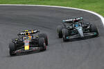 Foto zur News: Sergio Perez (Red Bull) und George Russell (Mercedes)