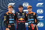 Foto zur News: Oscar Piastri (McLaren), Max Verstappen (Red Bull) und Lando Norris (McLaren)