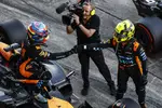 Foto zur News: Oscar Piastri (McLaren) und Lando Norris (McLaren)