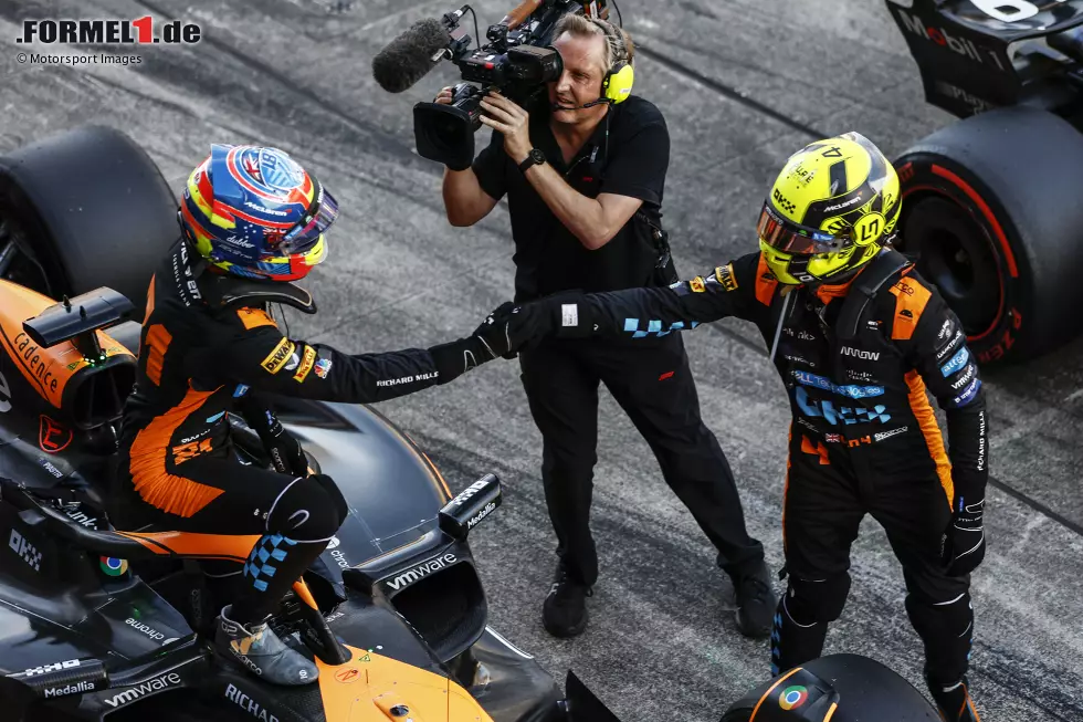 Foto zur News: Oscar Piastri (McLaren) und Lando Norris (McLaren)