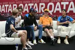 Foto zur News: Alexander Albon (Williams), Liam Lawson (AlphaTauri), George Russell (Mercedes), Esteban Ocon (Alpine) und Oscar Piastri (McLaren)