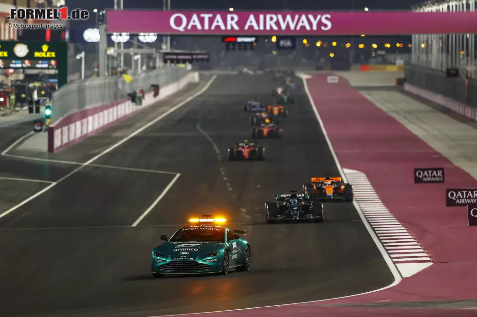 Foto zur News: George Russell (Mercedes), Oscar Piastri (McLaren) und Carlos Sainz (Ferrari)