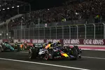 Foto zur News: Max Verstappen (Red Bull), Lewis Hamilton (Mercedes), Fernando Alonso (Aston Martin) und Charles Leclerc (Ferrari)