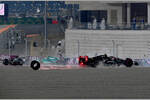 Foto zur News: George Russell (Mercedes) und Lewis Hamilton (Mercedes)