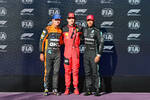 Foto zur News: Lando Norris (McLaren), Charles Leclerc (Ferrari) und Lewis Hamilton (Mercedes)