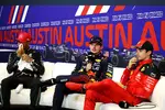 Foto zur News: Lewis Hamilton (Mercedes), Max Verstappen (Red Bull) und Charles Leclerc (Ferrari)