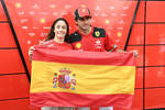 Foto zur News: Carlos Sainz (Ferrari) und Marta Garcia