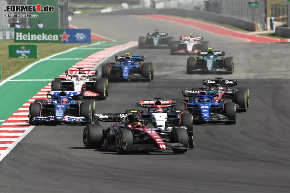 Guanyu Zhou (Alfa Romeo), Daniel Ricciardo (AlphaTauri) und Esteban Ocon (Alpine) Foto zur News: Guanyu Zhou (Alfa Romeo), Daniel Ricciardo (AlphaTauri) und Esteban Ocon (Alpine)