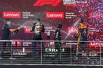 Foto zur News: Lewis Hamilton (Mercedes), Max Verstappen (Red Bull) und Lando Norris (McLaren)