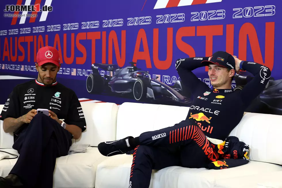 Foto zur News: Lewis Hamilton (Mercedes) und Max Verstappen (Red Bull)