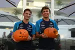 Foto zur News: Alexander Albon (Williams) und Logan Sargeant (Williams)