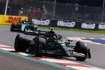 Foto zur News: Lewis Hamilton (Mercedes) und Lance Stroll (Aston Martin)