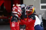 Foto zur News: Charles Leclerc (Ferrari) und Carlos Sainz (Ferrari)