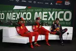 Foto zur News: Carlos Sainz (Ferrari), Charles Leclerc (Ferrari) und Max Verstappen (Red Bull)