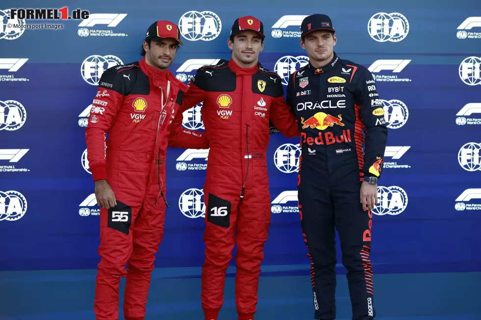 Foto zur News: Carlos Sainz (Ferrari), Charles Leclerc (Ferrari) und Max Verstappen (Red Bull)