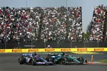 Foto zur News: Lance Stroll (Aston Martin) und Esteban Ocon (Alpine)
