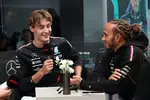 Foto zur News: George Russell (Mercedes) und Lewis Hamilton (Mercedes)