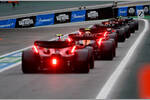 Foto zur News: Charles Leclerc (Ferrari), Lando Norris (McLaren) und Carlos Sainz (Ferrari)