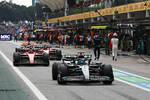 Foto zur News: George Russell (Mercedes), Charles Leclerc (Ferrari) und Carlos Sainz (Ferrari)