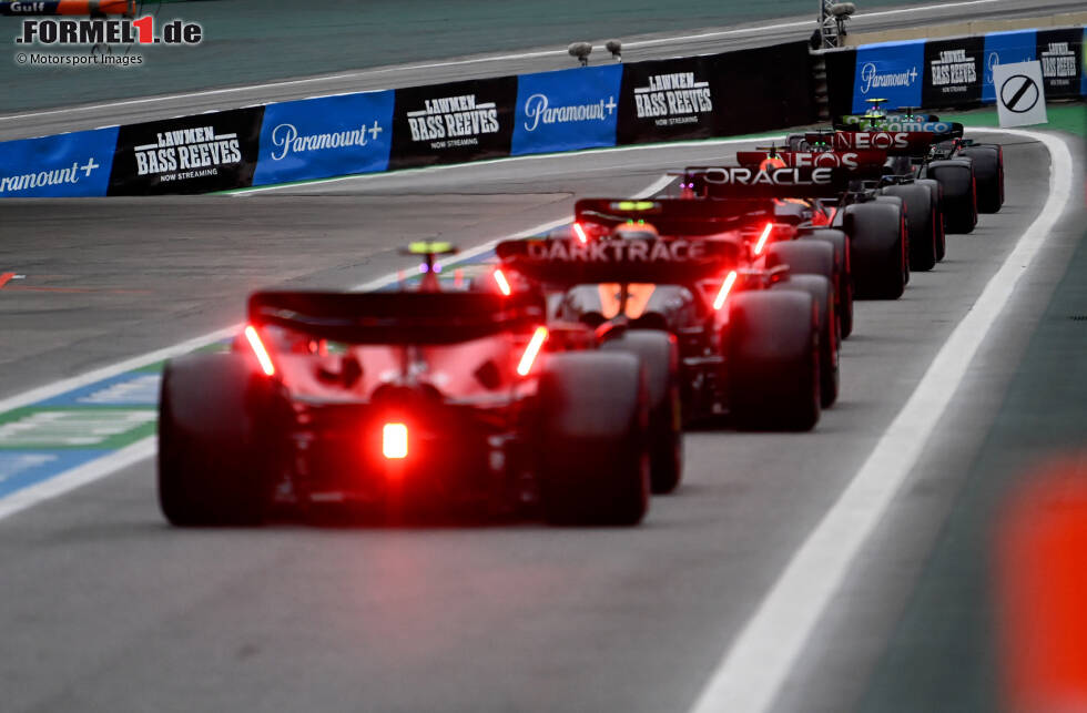 Foto zur News: Charles Leclerc (Ferrari), Lando Norris (McLaren) und Carlos Sainz (Ferrari)