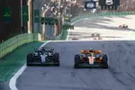 Foto zur News: Lando Norris (McLaren) und George Russell (Mercedes)