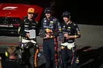 Foto zur News: Lando Norris (McLaren), Max Verstappen (Red Bull) und Sergio Perez (Red Bull)